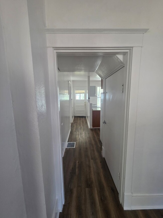 Building Photo - Beautiful 3 bed 1 bath