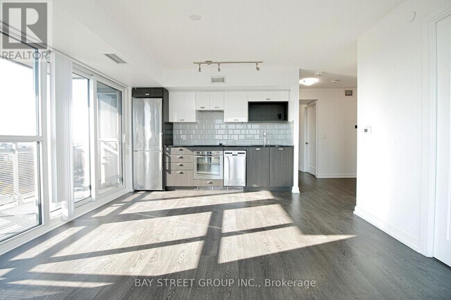 Building Photo - 275-2275 Village Green Square