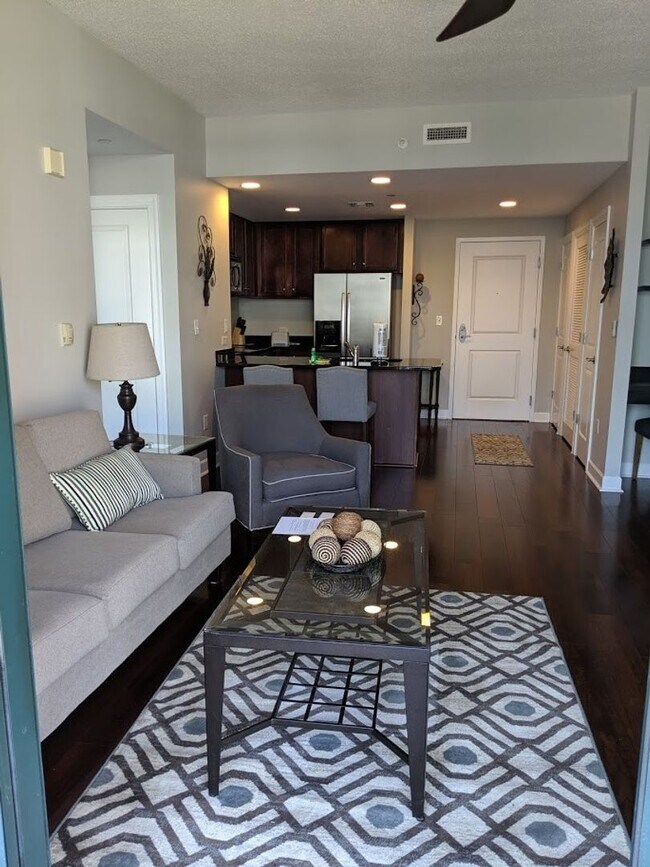 Foto del edificio - Condo with a View, City that is!