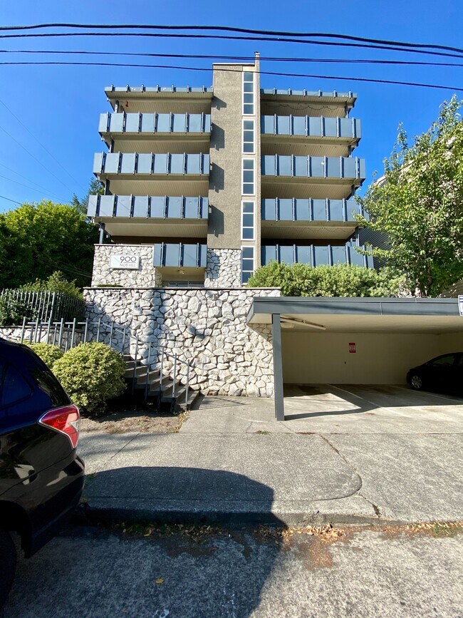 Building Photo - 900 Nob Hill Ave N
