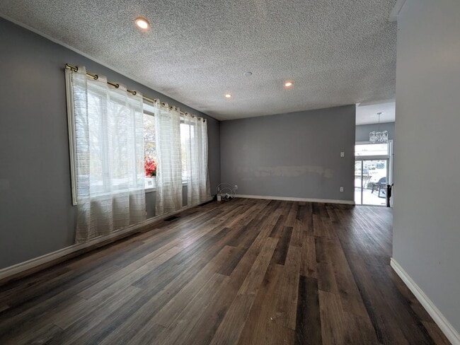 Photo du bâtiment - 98 Glendale Rd