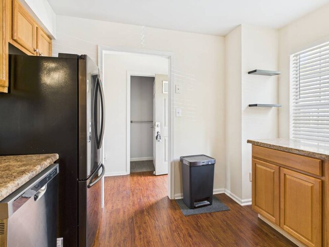Foto del edificio - Beautiful 2 Bedroom 2.5 Bathroom Townhome ...