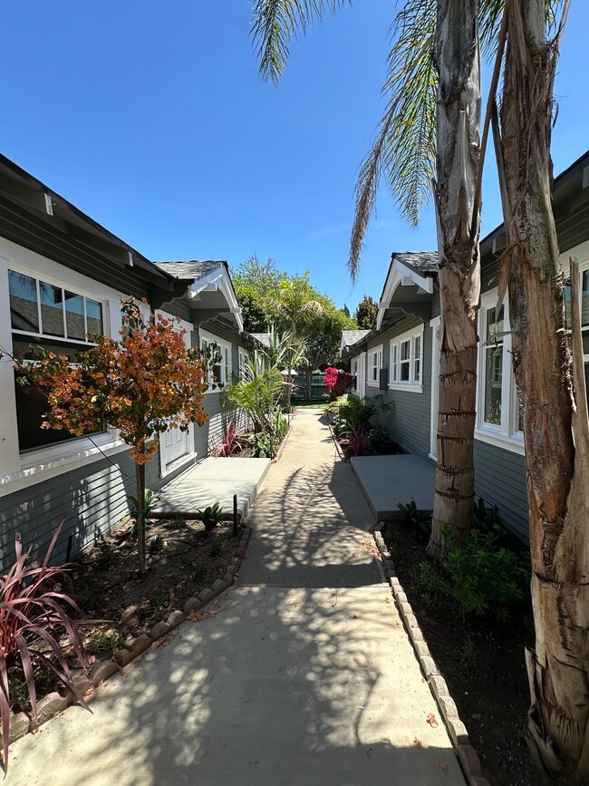 Building Photo - 616 S Van Ness Ave