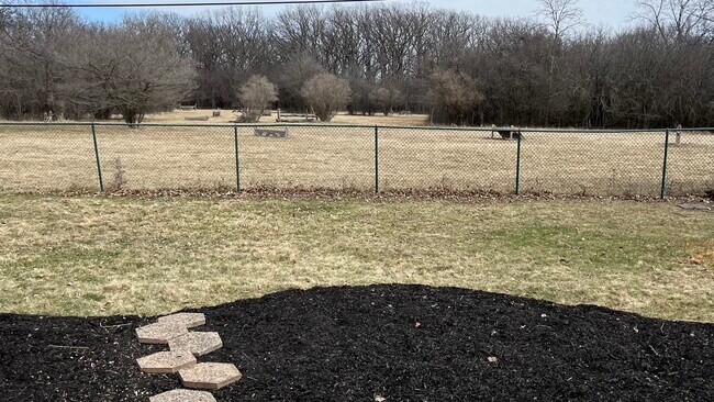 Building Photo - 1202 N Green Grove Rd