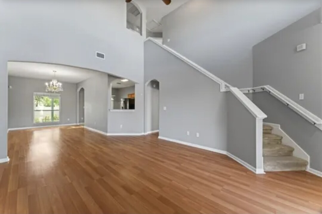 Building Photo - 8535 Julia Marie Cir