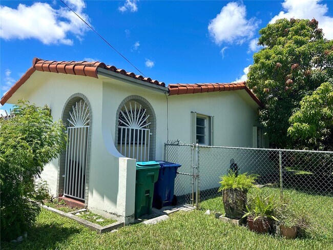 Foto del edificio - 10351 SW 7th St
