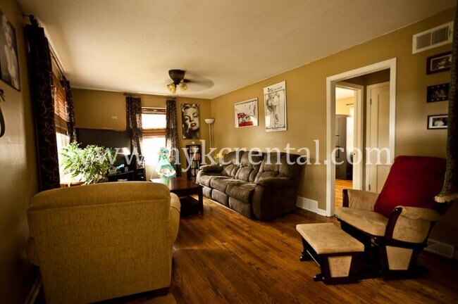 Foto del edificio - 4916 Juniper Dr