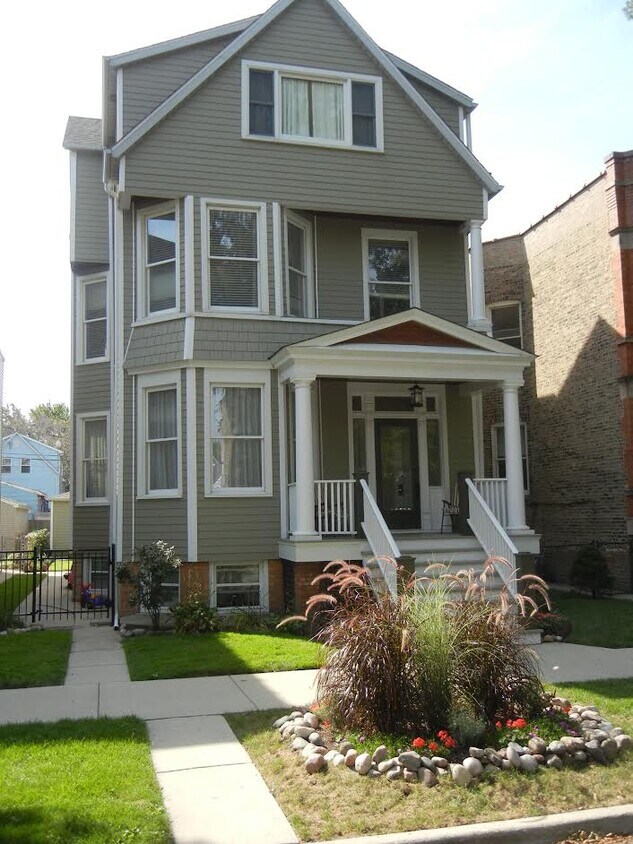 Front of building - 1931 W Eddy St