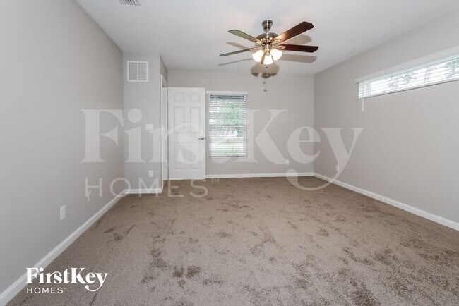 Foto del edificio - 2325 SE Berkshire Blvd