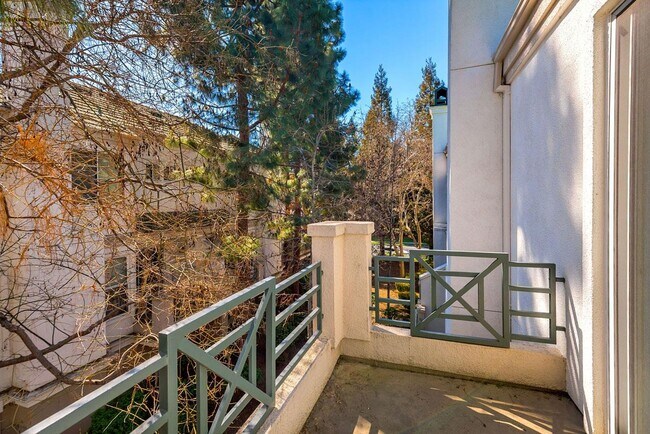 Foto del edificio - 450 Navaro Way