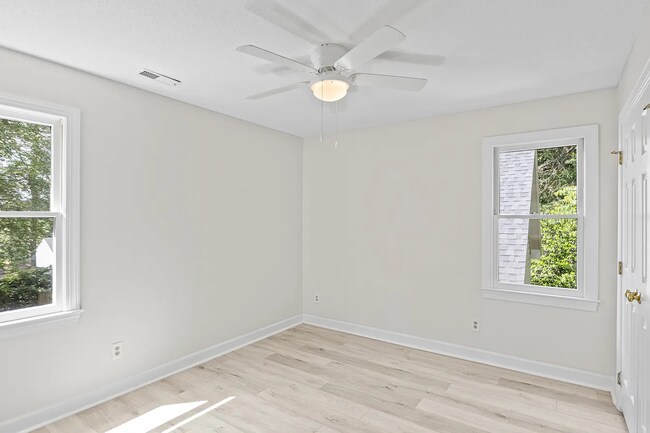 Building Photo - 623 Elmwood Ct