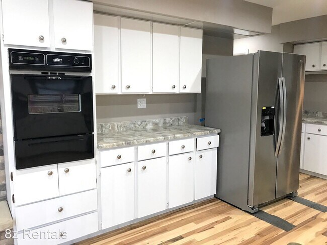 Building Photo - 3 br, 2.5 bath House - 5835 W. 10th Avenue