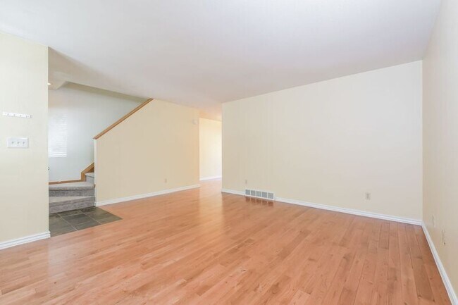 Foto del edificio - 3535 Spring Creek Pl