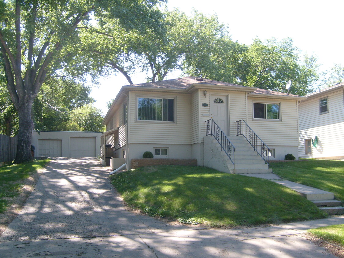Primary Photo - 800 N Anderson St