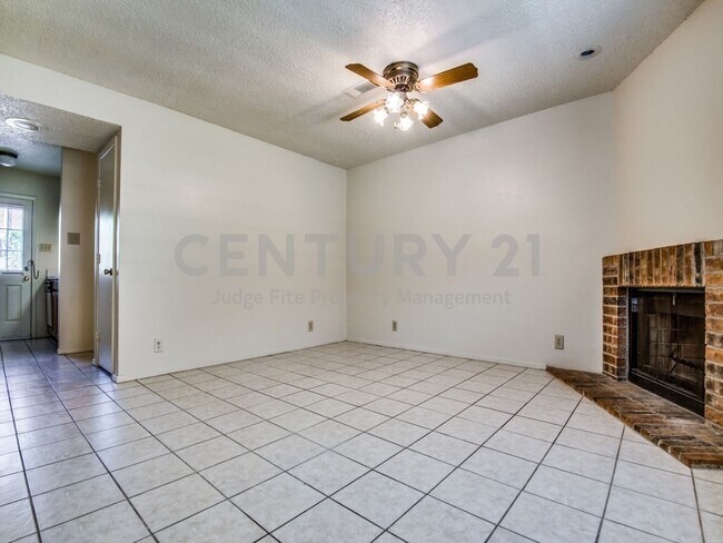 Foto del edificio - Great 2-Story 2/2.5 Condo Close to UNT For Rent!