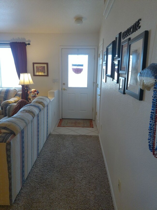 Building Photo - Seasonal Winter Rental Nov 1st to April 30...