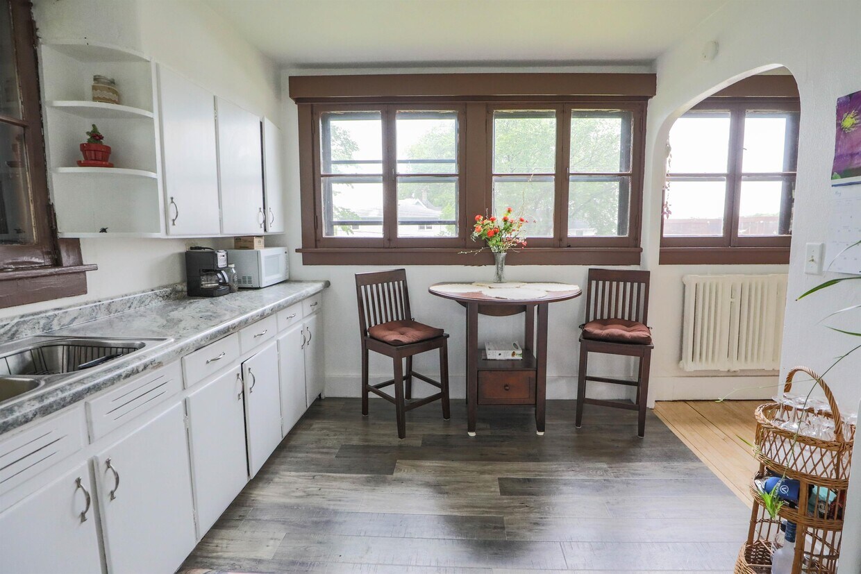 Primary Photo - 357 7th Ave S
