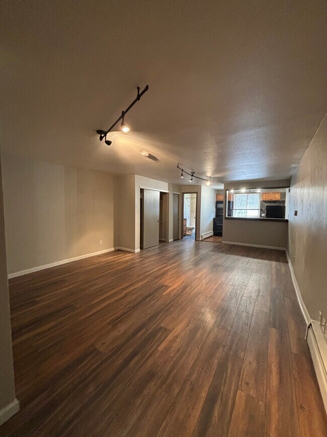 Foto del edificio - 1685 N Colorado Blvd