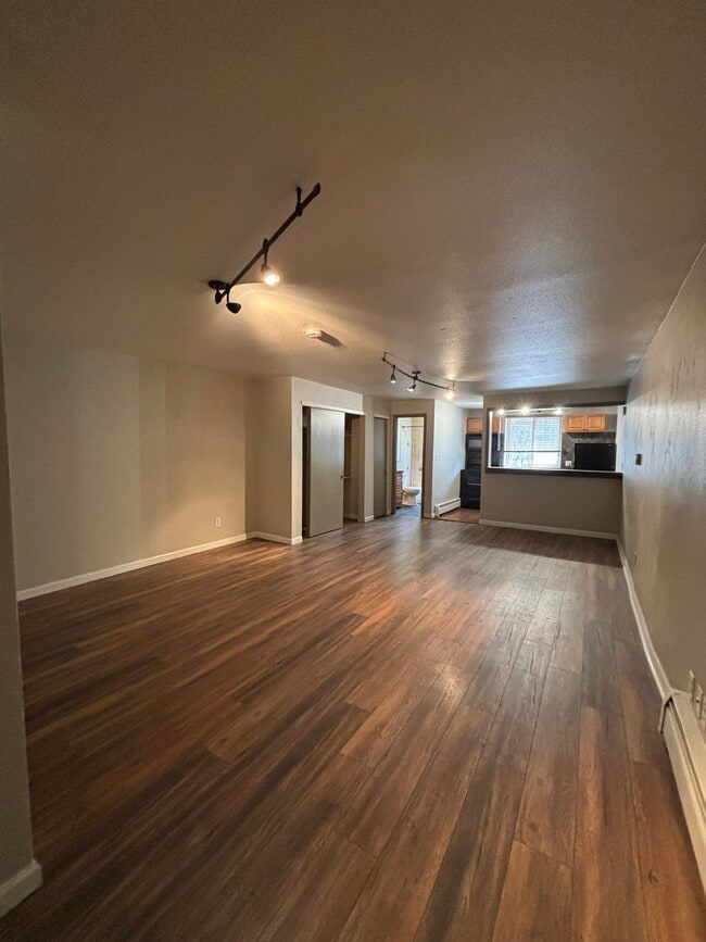 Building Photo - 1685 N Colorado Blvd