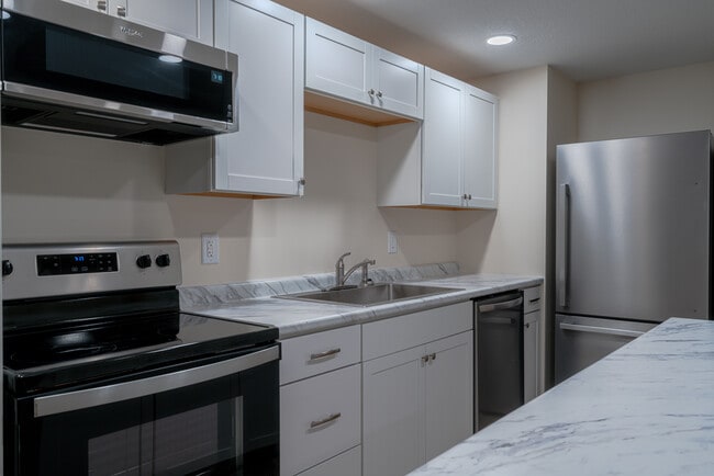 Building Photo - 1141 S Wapakoneta Rd