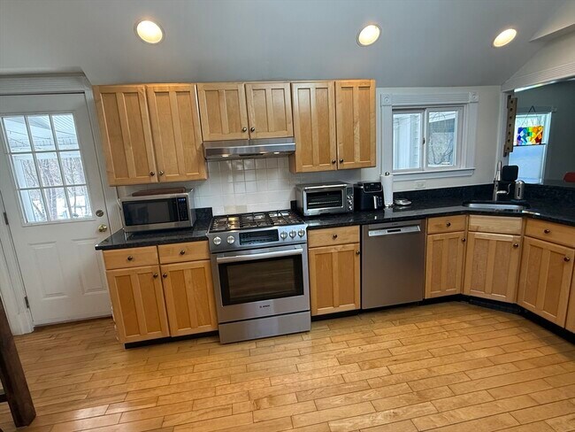 Building Photo - 21 French Ave