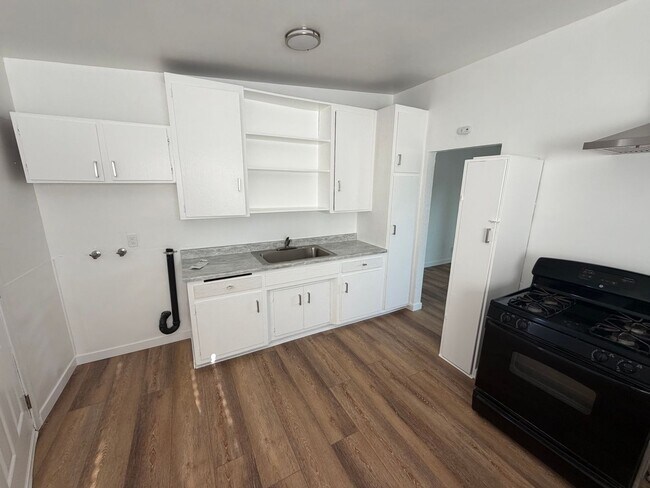 Foto del edificio - 5026 W 129th St