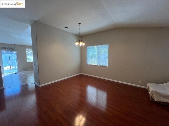 Foto del edificio - 2352 Whitetail Dr