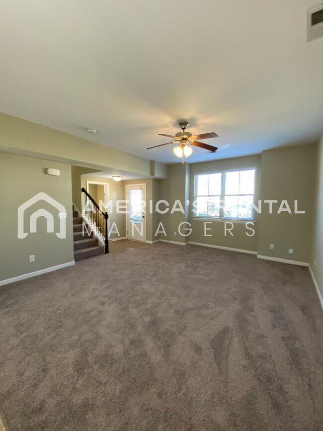 Building Photo - Great Townhome for Rent in Calera, AL! AVA...