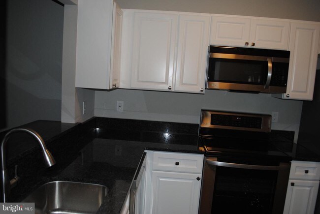 Foto del edificio - 604 Rolling Hill Walk