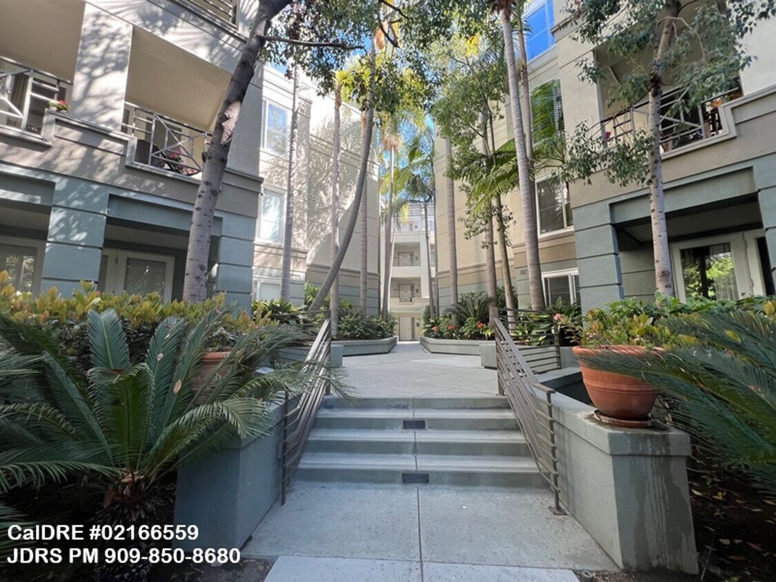 Foto principal - Price Lowered! Irvine 2 Bedroom Condo