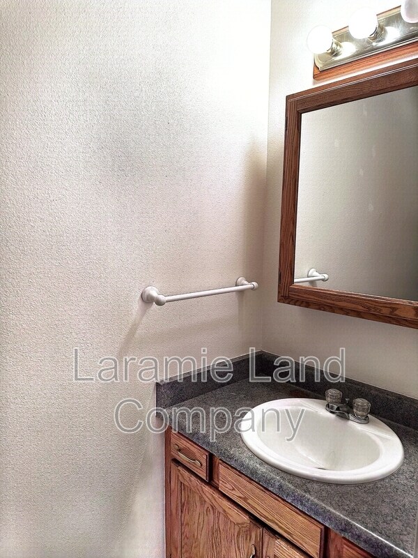 Foto del edificio - 1675 N 6th St