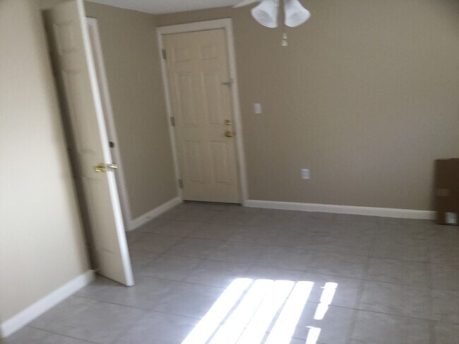 Foto del edificio - 528 92nd Ave N