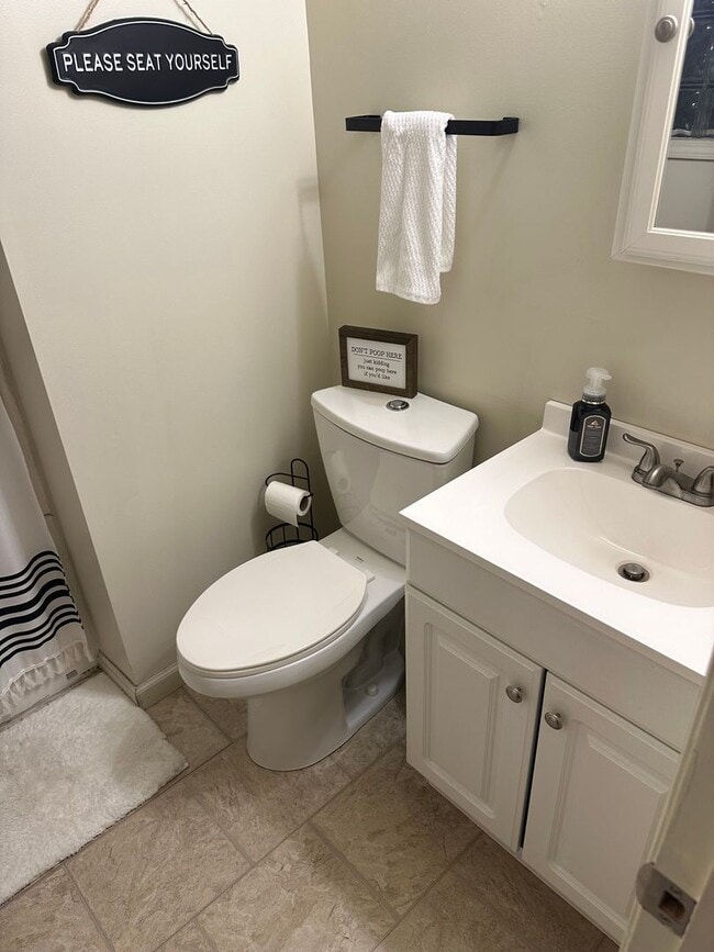 Building Photo - 1927 Fox Wy