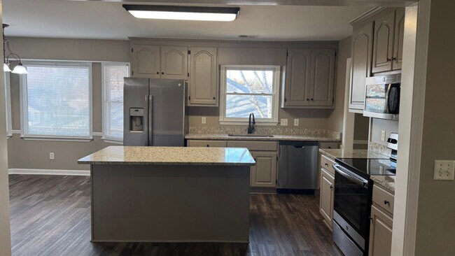 Foto del edificio - 350 Revere Rd