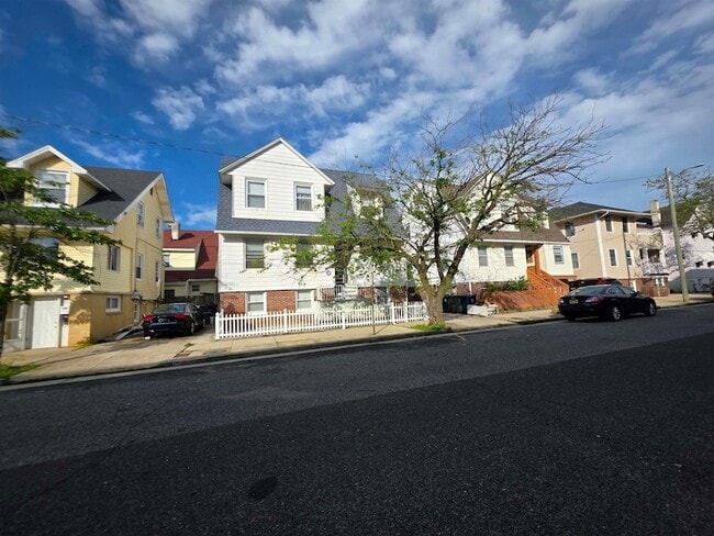 Building Photo - 45 N Windsor Ave