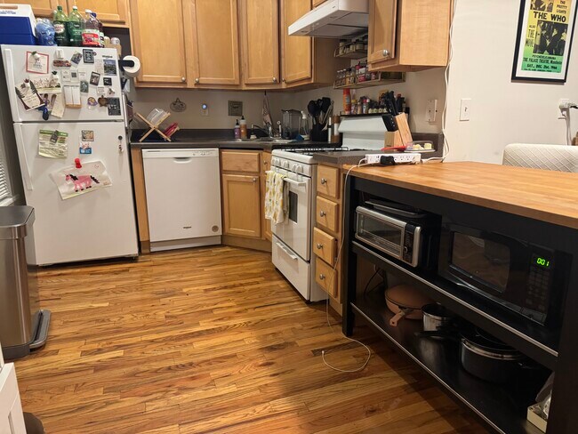 Foto del edificio - 2614 N Racine Ave