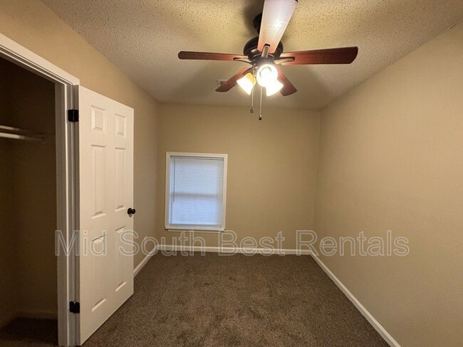 Building Photo - 4024 Pine Cone Dr