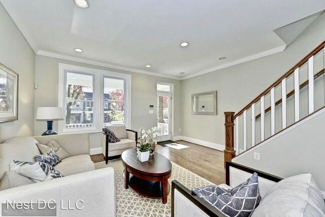 Building Photo - 4 br, 3.5 bath House - 709 Longfellow St NW