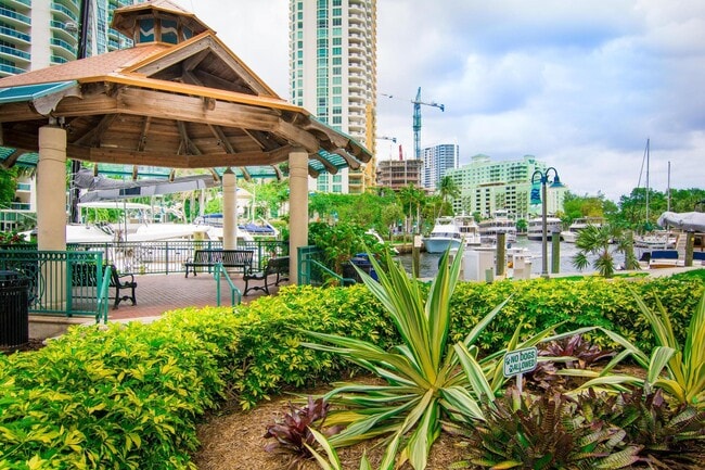 Building Photo - 511 SE 5 Ave