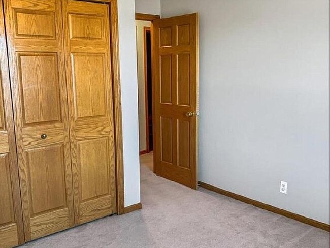 Building Photo - 3505 W Willow Knolls Dr