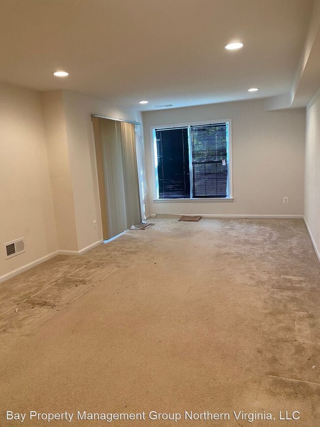Building Photo - 4 br, 3.5 bath House - 42737 Ogilvie Sq