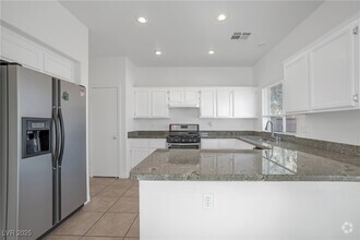 Building Photo - 824 Clear Diamond Ave