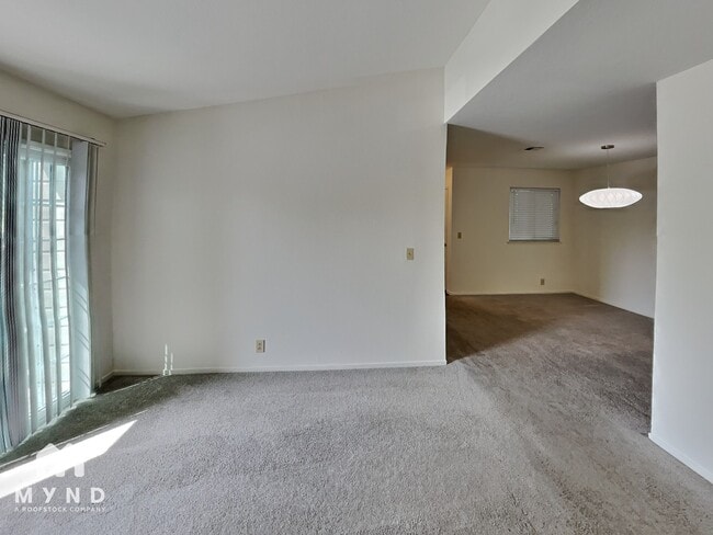 Building Photo - 465 Canyon Oaks Dr