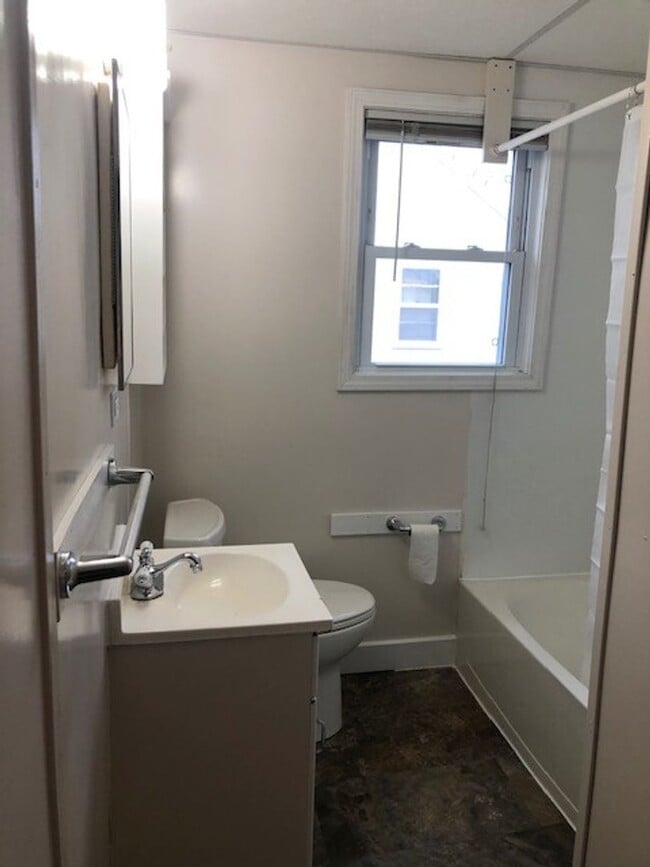 Foto del edificio - 3 Bedrooms, 1 Bathroom Duplex Lower Level in Brainerd, MN