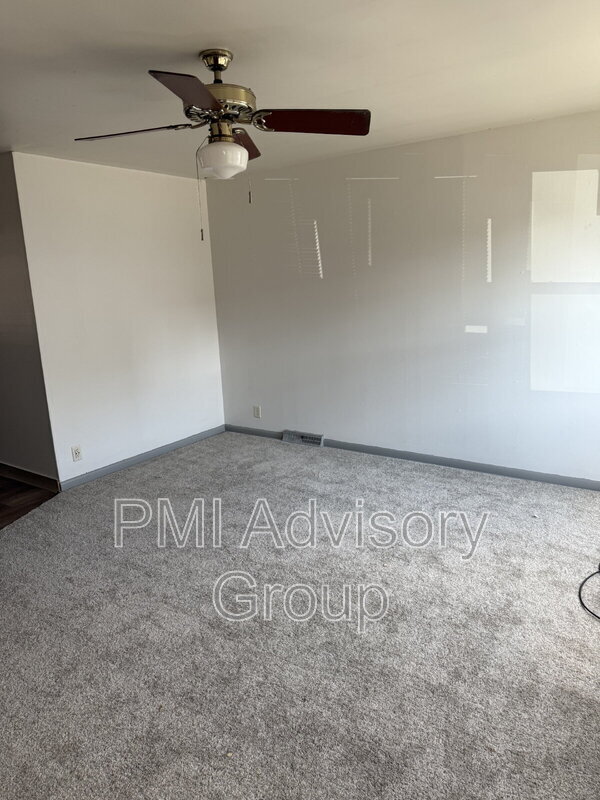 Building Photo - 823 NE Chester Ave