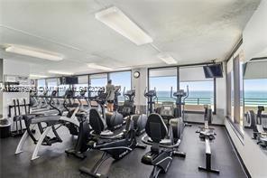 Foto del edificio - 5555 Collins Ave