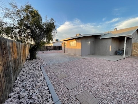 Building Photo - 704 S Margo Dr
