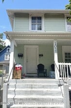 Building Photo - 1027 Monroe Ave