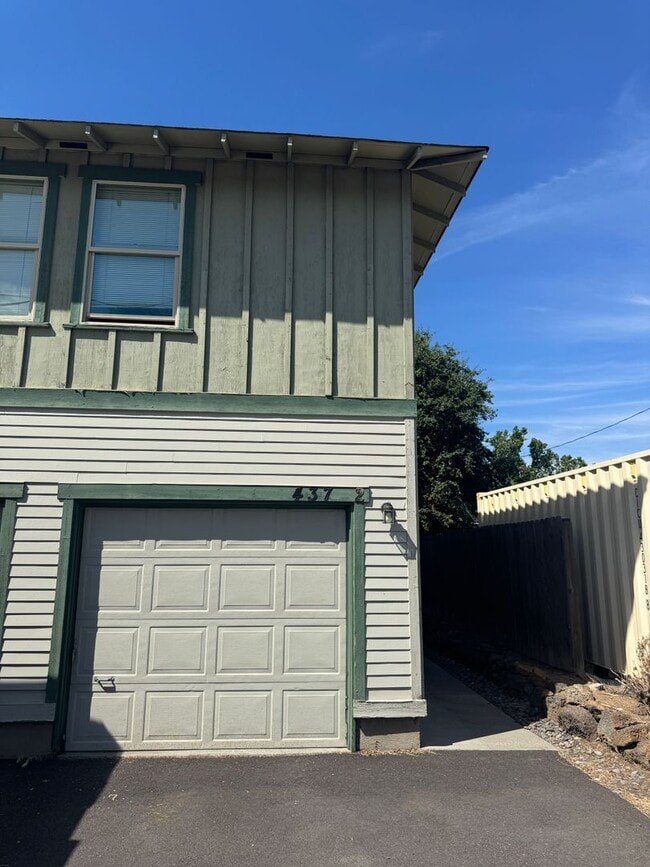 Building Photo - 437 NE Irving Ave