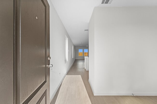 Building Photo - 3061 Sunrise Dr